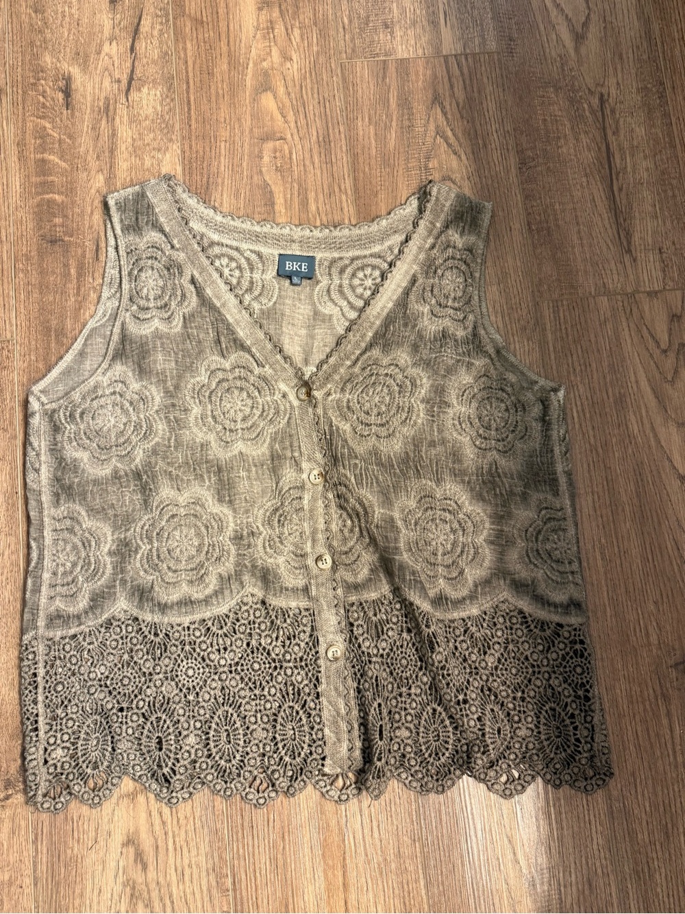 Buckle crochet tank size large